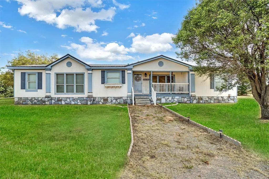 Photo 5 — 32042 N County Road 1960 Road, Willow, OK 73673