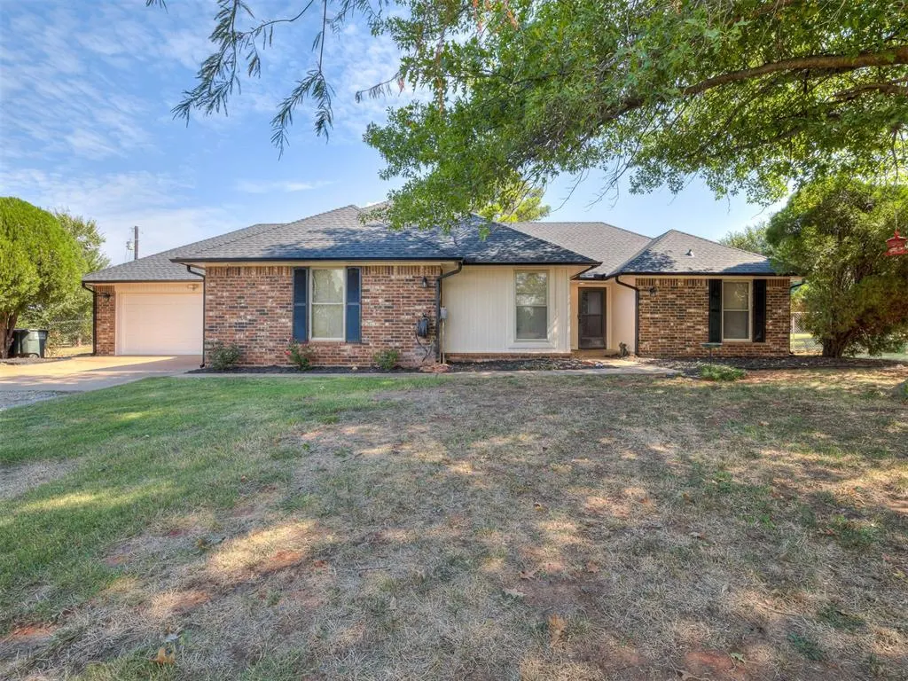 Front exterior — 10812 Blue Fox Drive, Edmond, OK 73025