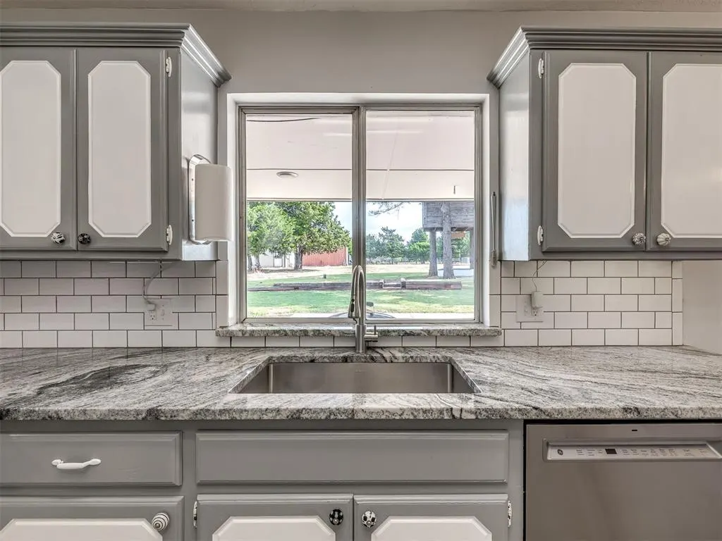 Photo 15 — 10812 Blue Fox Drive, Edmond, OK 73025