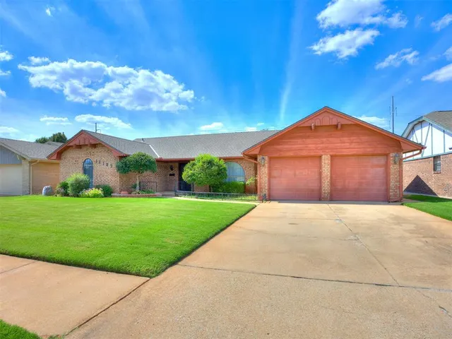Photo 3 — 10105 Bromley Court, Oklahoma City, OK 73159