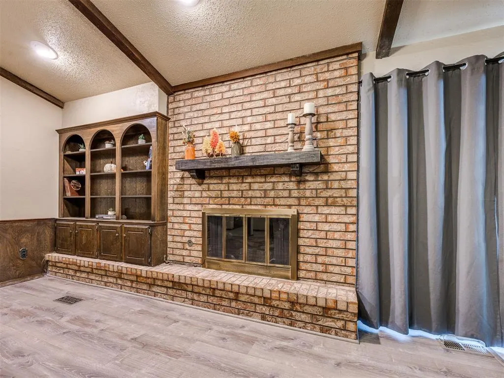 Photo 4 — 10105 Bromley Court, Oklahoma City, OK 73159