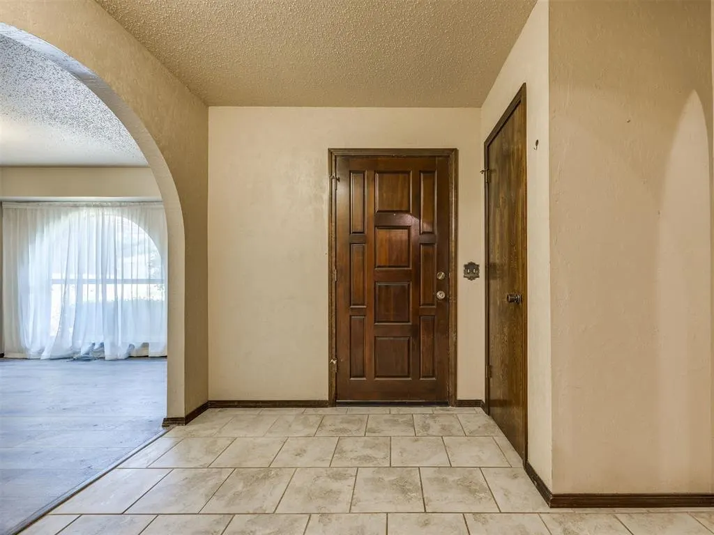 Photo 13 — 10105 Bromley Court, Oklahoma City, OK 73159