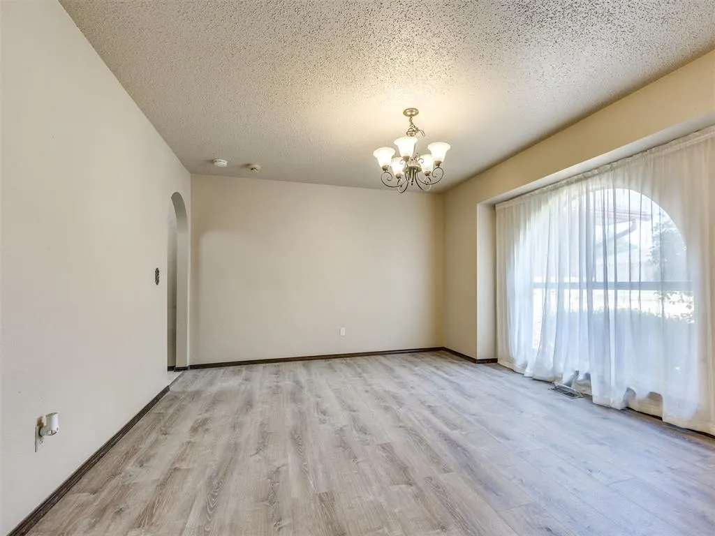 Photo 14 — 10105 Bromley Court, Oklahoma City, OK 73159