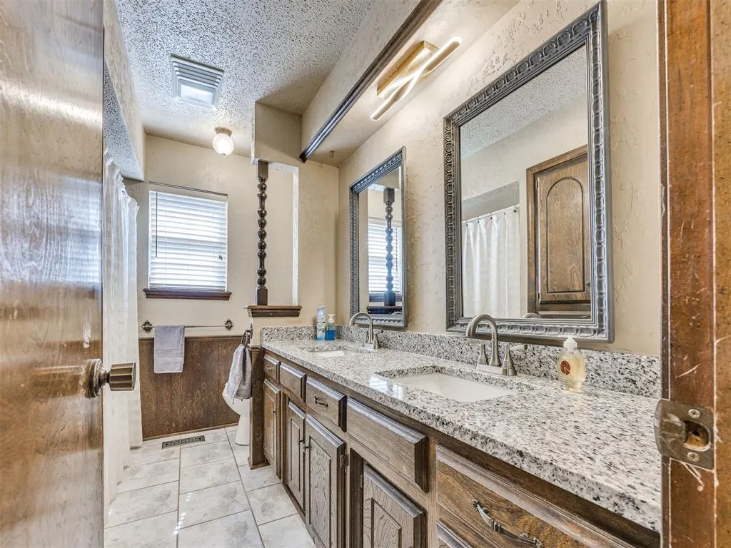 Photo 16 — 10105 Bromley Court, Oklahoma City, OK 73159