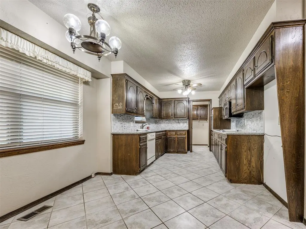 Photo 29 — 10105 Bromley Court, Oklahoma City, OK 73159