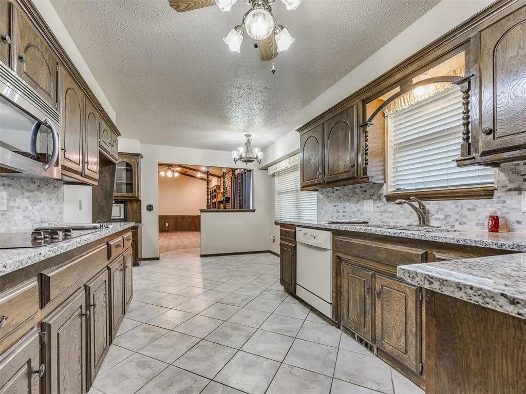 Photo 32 — 10105 Bromley Court, Oklahoma City, OK 73159