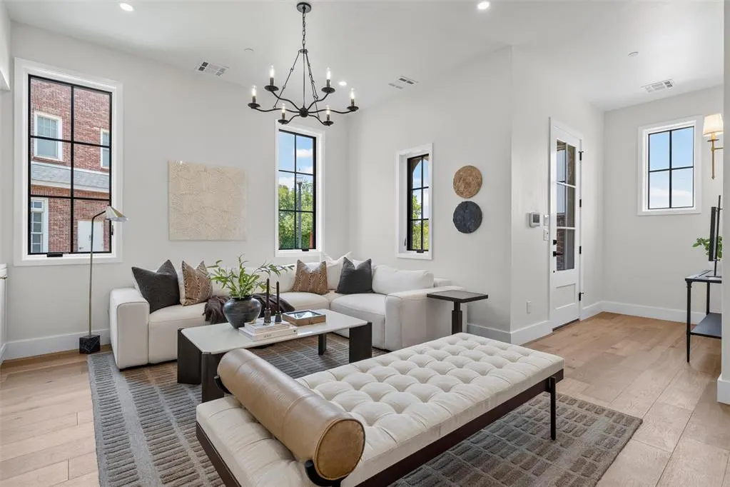 Photo 5 — 502 NE 2nd Street, Oklahoma City, OK 73104