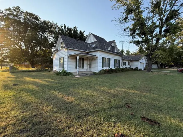 Photo 3 — 1503 Mitacek Avenue, Prague, OK 74864