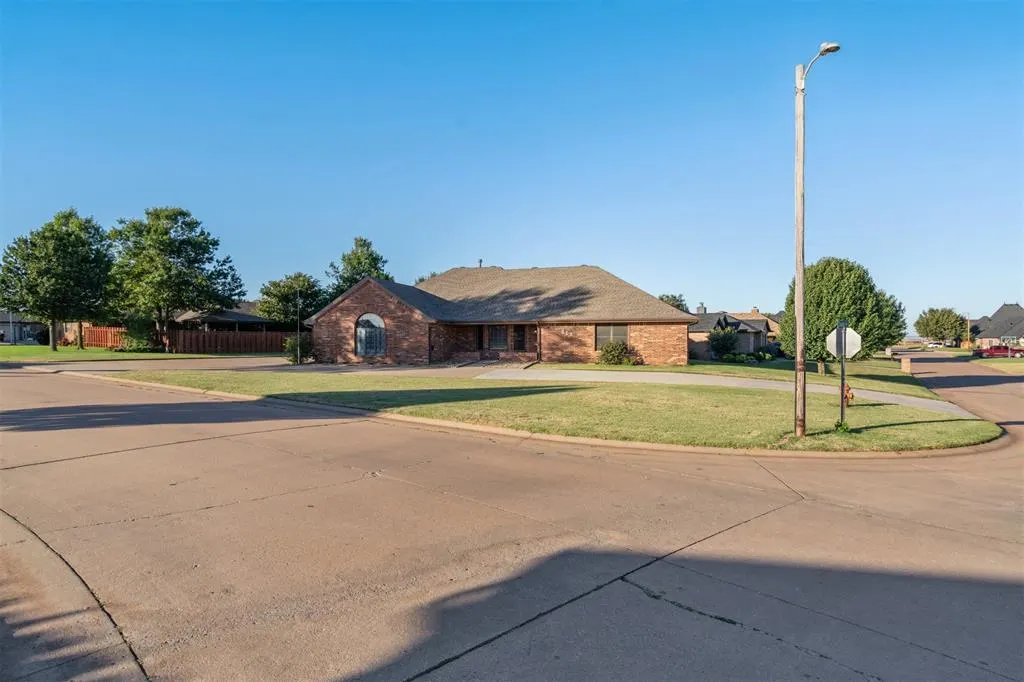 Photo 2 — 515 Shawn Drive, Okarche, OK 73762
