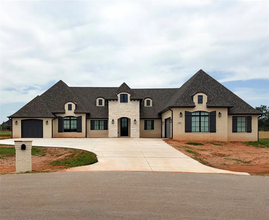 Front exterior — 905 Lucas Circle, Newcastle, OK 73065