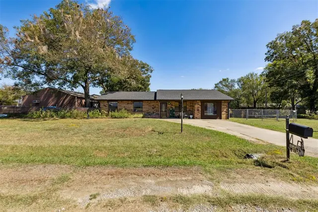 Photo 3 — 612 NE 1st Street, Henryetta, OK 74437