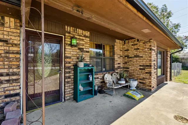 Photo 4 — 612 NE 1st Street, Henryetta, OK 74437