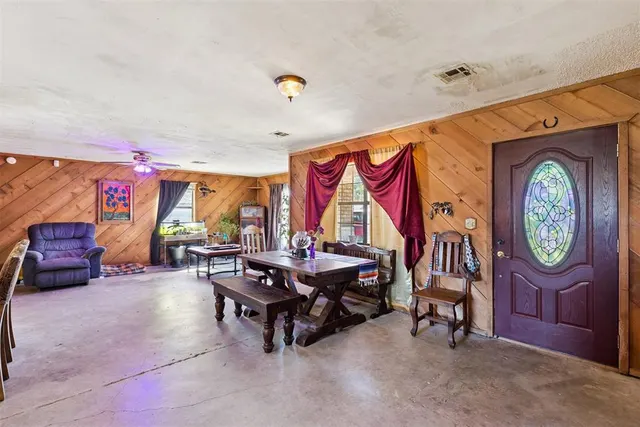 Photo 6 — 612 NE 1st Street, Henryetta, OK 74437