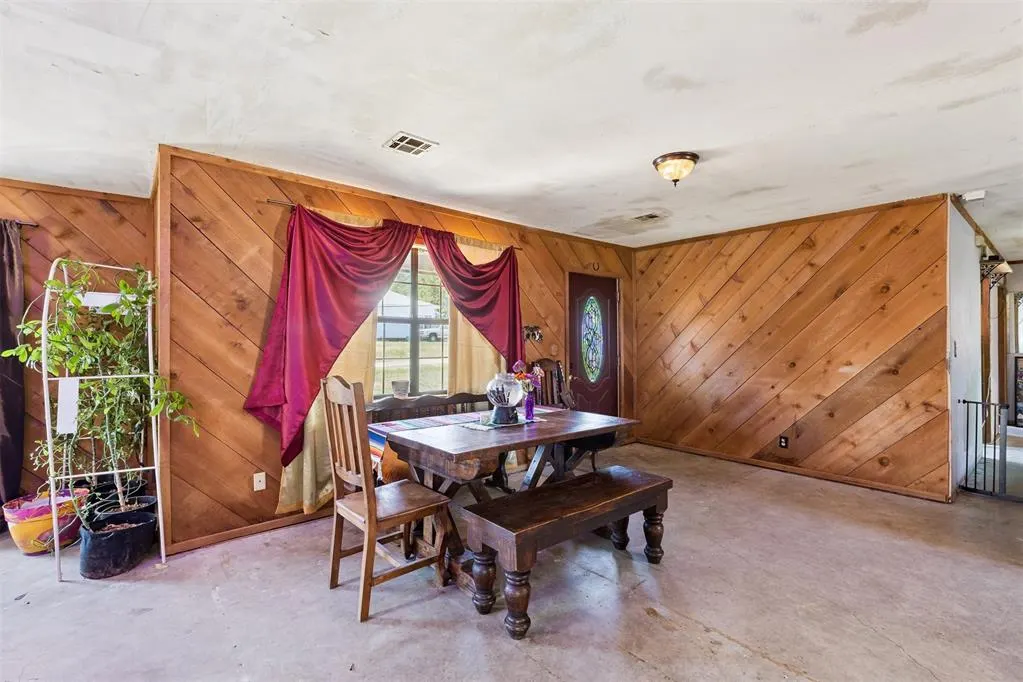 Photo 7 — 612 NE 1st Street, Henryetta, OK 74437