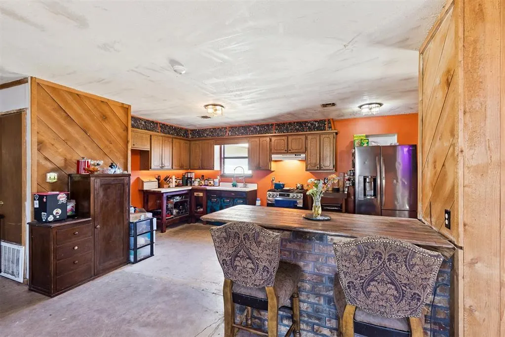 Photo 11 — 612 NE 1st Street, Henryetta, OK 74437