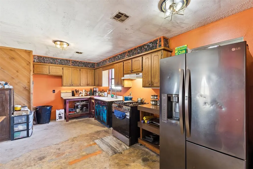 Photo 13 — 612 NE 1st Street, Henryetta, OK 74437