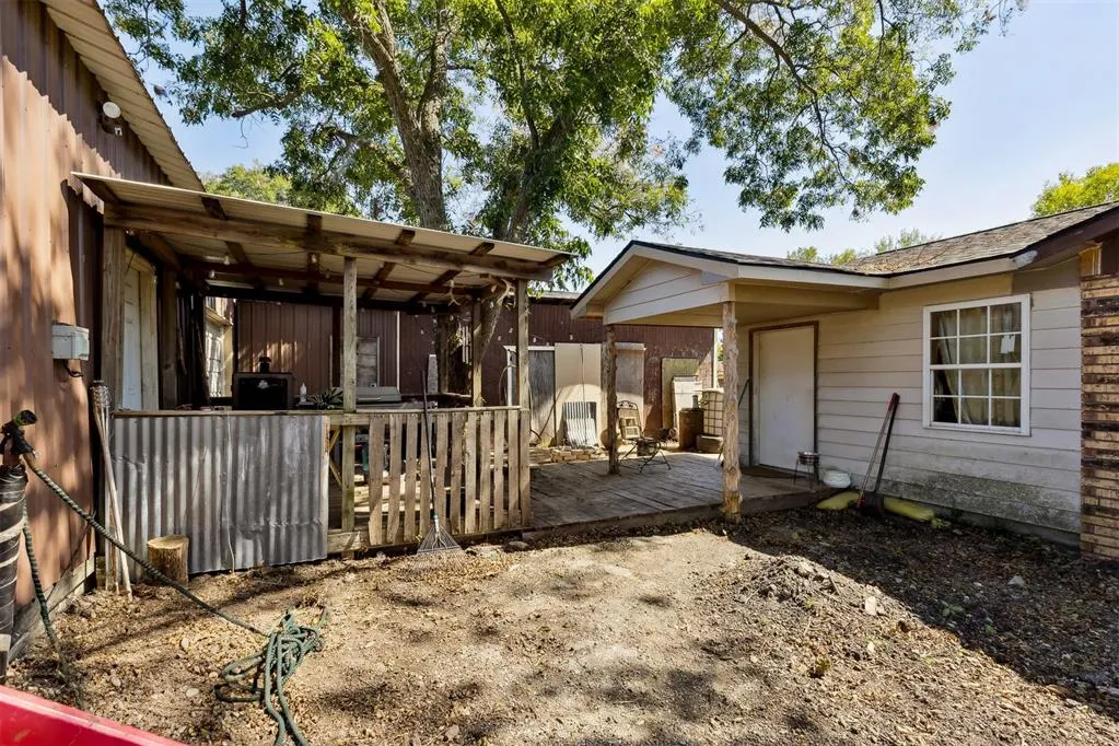 Photo 32 — 612 NE 1st Street, Henryetta, OK 74437