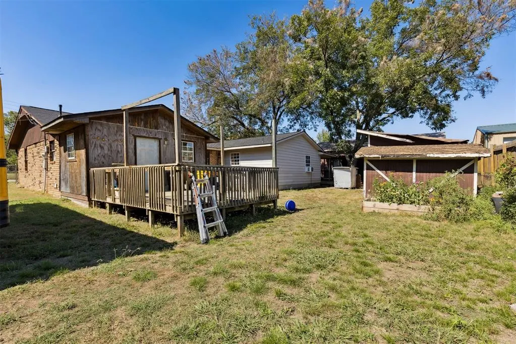Photo 34 — 612 NE 1st Street, Henryetta, OK 74437