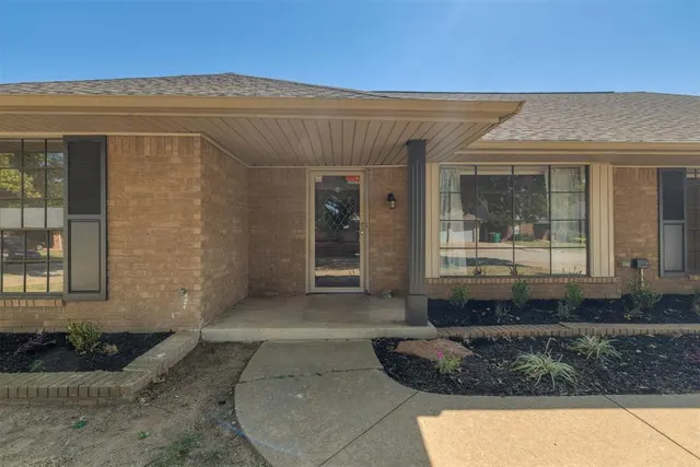 Photo 4 — 10028 Henderson Drive, Oklahoma City, OK 73139