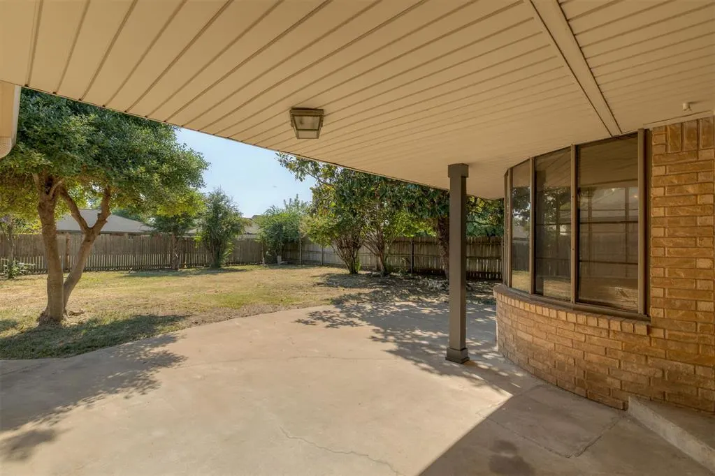 Photo 5 — 10028 Henderson Drive, Oklahoma City, OK 73139