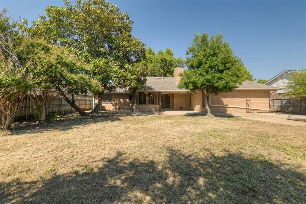 Photo 6 — 10028 Henderson Drive, Oklahoma City, OK 73139