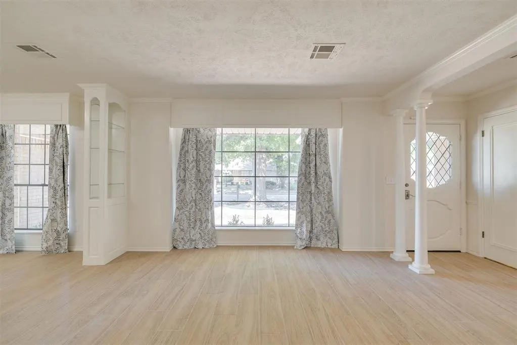 Photo 9 — 10028 Henderson Drive, Oklahoma City, OK 73139