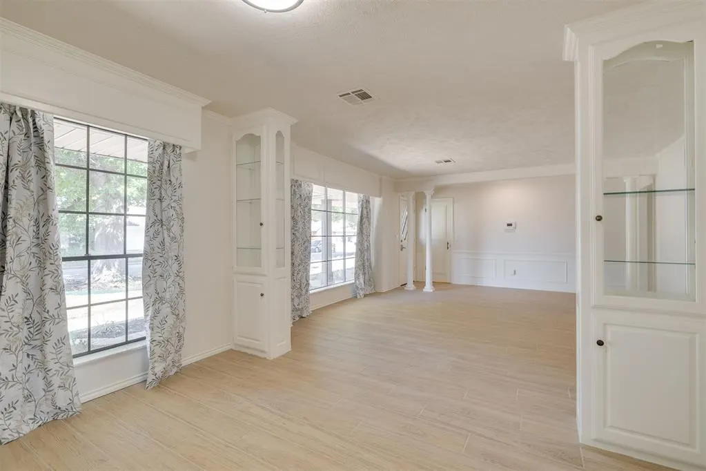 Photo 11 — 10028 Henderson Drive, Oklahoma City, OK 73139