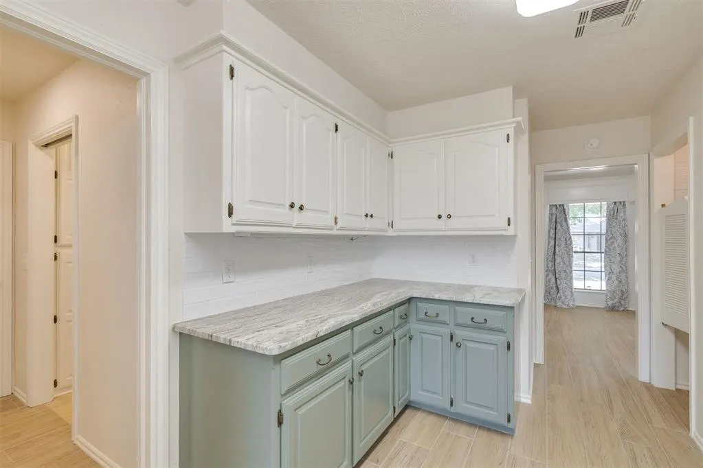 Photo 16 — 10028 Henderson Drive, Oklahoma City, OK 73139