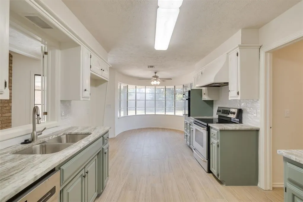 Photo 17 — 10028 Henderson Drive, Oklahoma City, OK 73139
