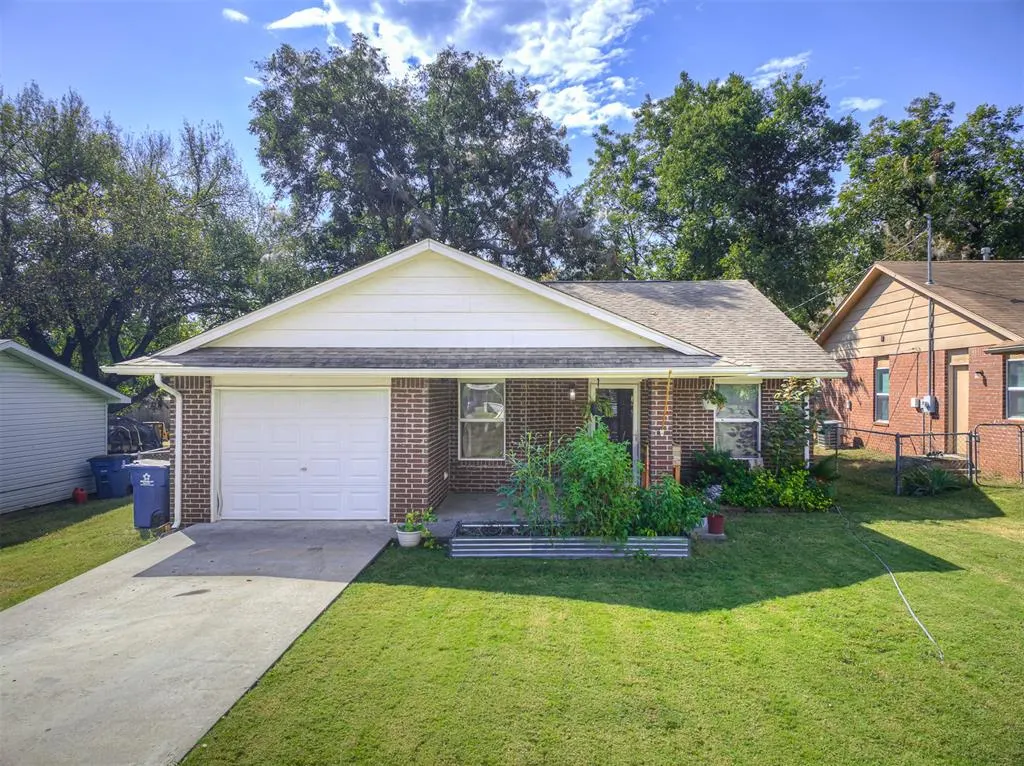 Photo 2 — 919 E 2nd Street, Cushing, OK 74023