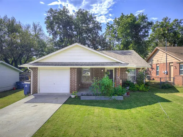 Photo 2 — 919 E 2nd Street, Cushing, OK 74023