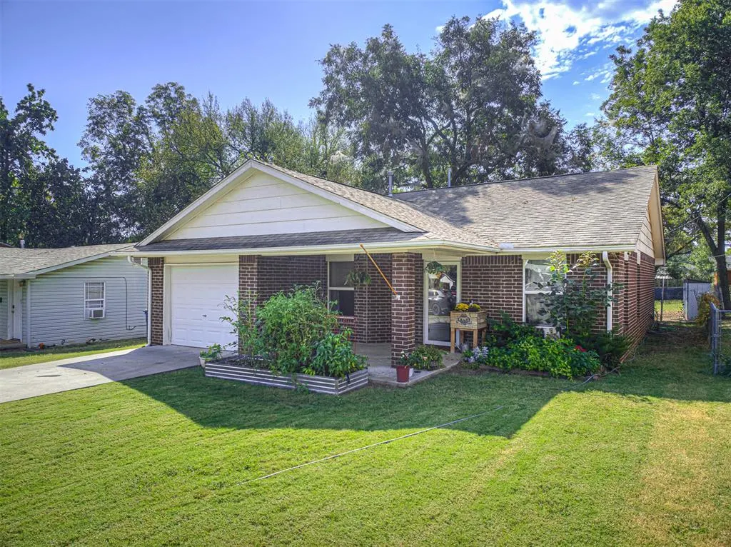 Photo 3 — 919 E 2nd Street, Cushing, OK 74023