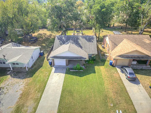 Photo 4 — 919 E 2nd Street, Cushing, OK 74023