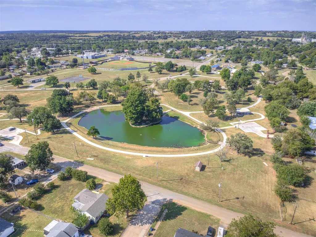 Photo 10 — 919 E 2nd Street, Cushing, OK 74023