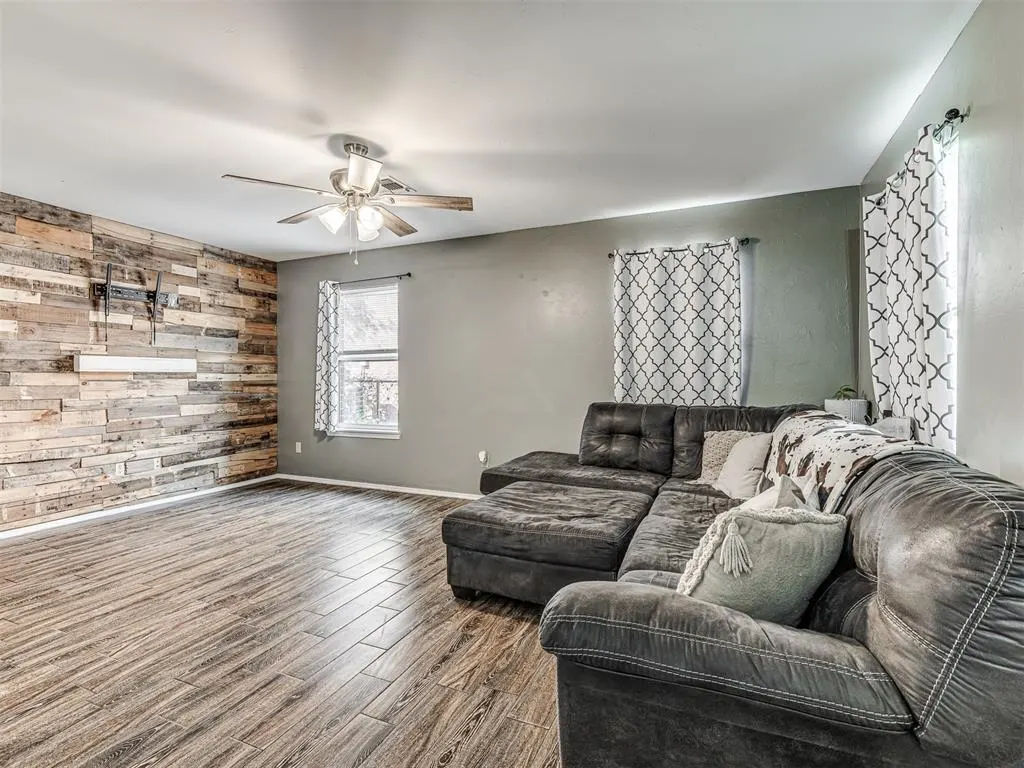 Photo 12 — 919 E 2nd Street, Cushing, OK 74023