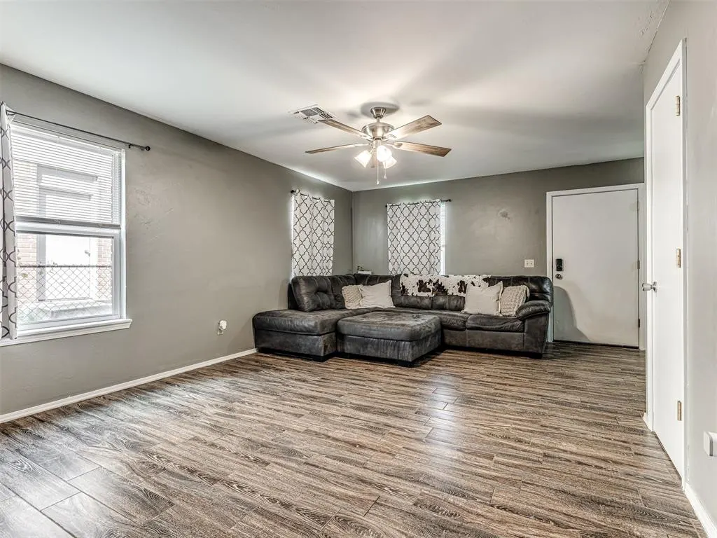 Photo 14 — 919 E 2nd Street, Cushing, OK 74023
