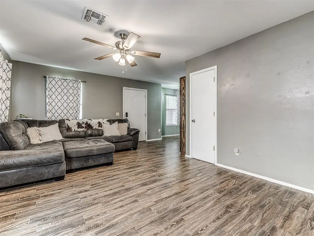 Photo 16 — 919 E 2nd Street, Cushing, OK 74023