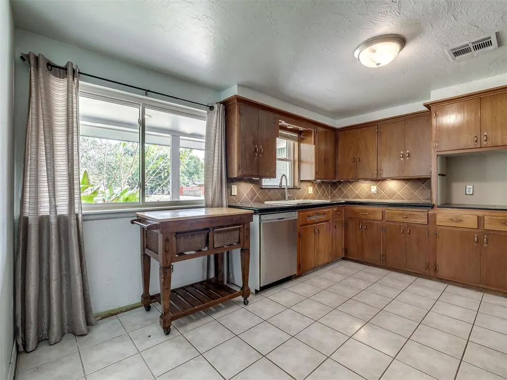 Photo 11 — 2801 S Spruce Avenue, Oklahoma City, OK 73128