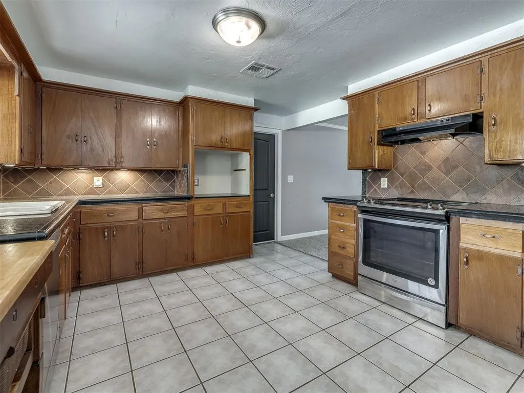 Photo 12 — 2801 S Spruce Avenue, Oklahoma City, OK 73128
