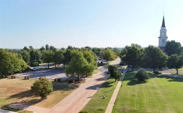 Photo 3 — 809 NW 44th Street, Oklahoma City, OK 73118