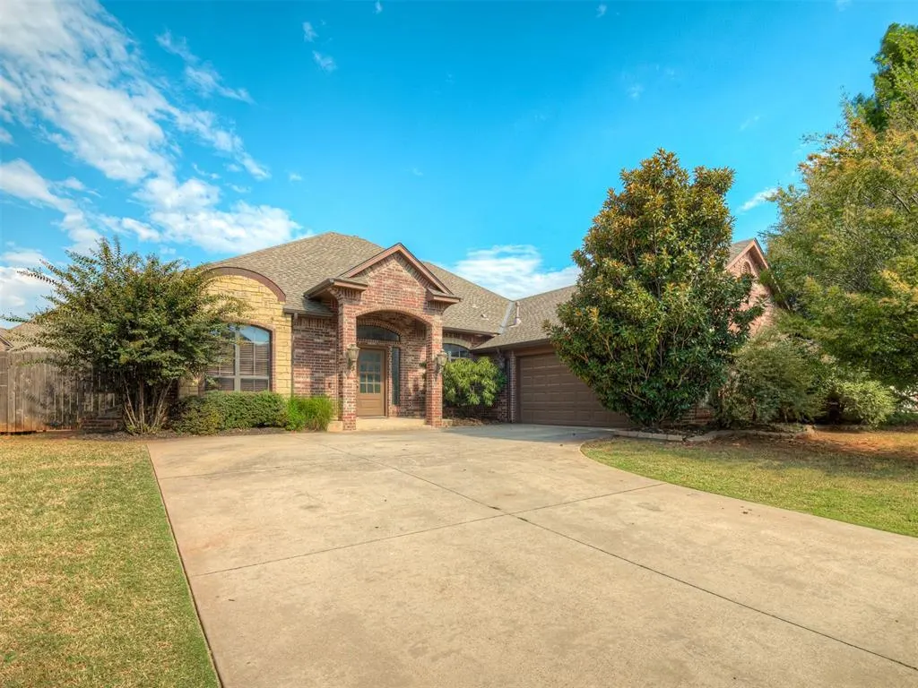 Photo 2 — 1417 Glenmere Court, Edmond, OK 73003