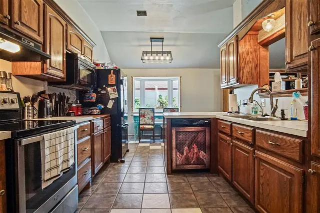 Photo 3 — 9716 BLUE BONNET Place, Oklahoma City, OK 73128