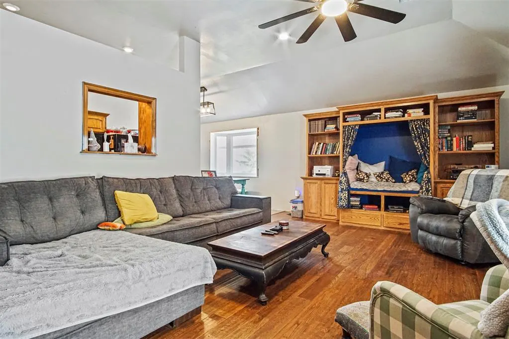 Photo 7 — 9716 BLUE BONNET Place, Oklahoma City, OK 73128