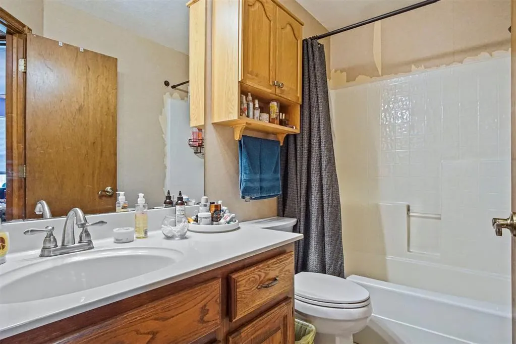 Photo 10 — 9716 BLUE BONNET Place, Oklahoma City, OK 73128