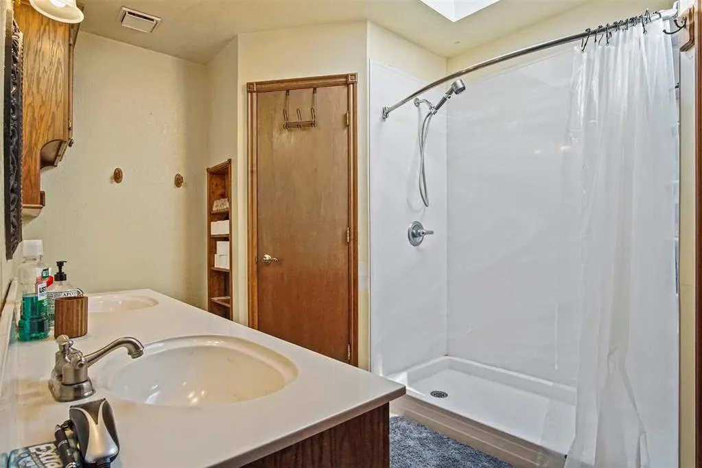 Photo 14 — 9716 BLUE BONNET Place, Oklahoma City, OK 73128