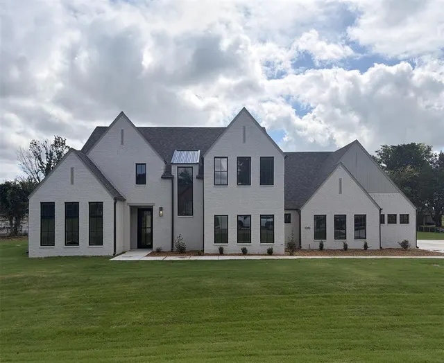 Front exterior — 1046 Lucas Way, Newcastle, OK 73065