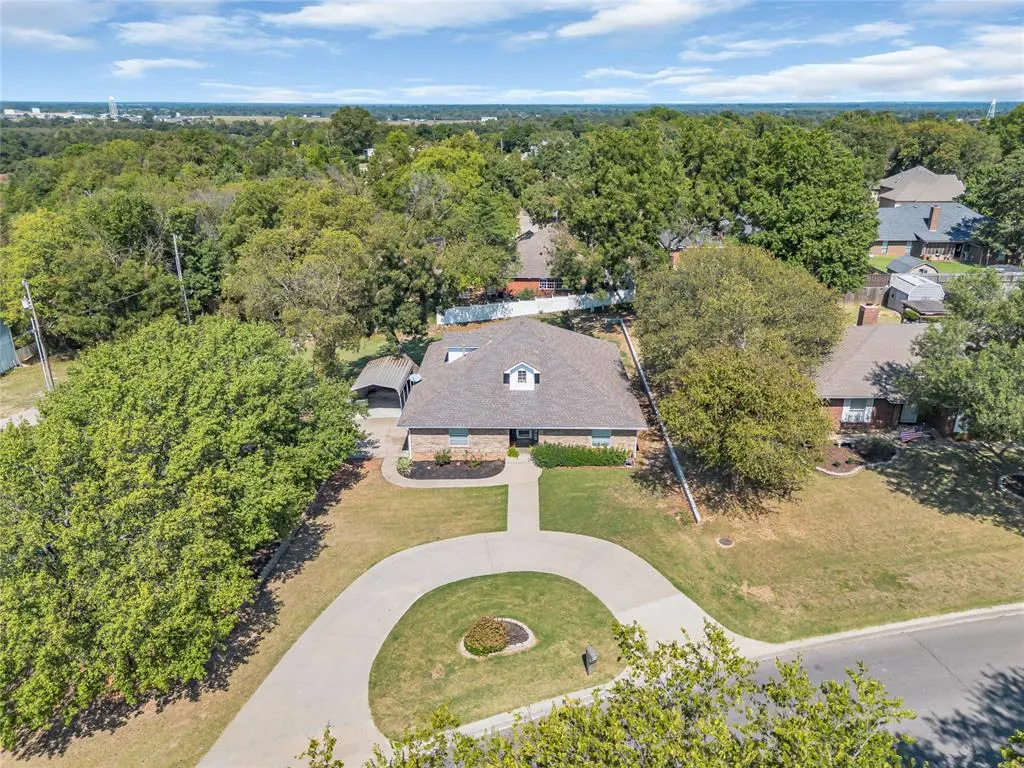 Front exterior — 307 Bowling Drive, Pauls Valley, OK 73075