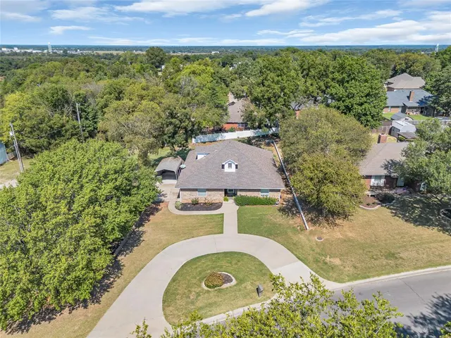 Front exterior — 307 Bowling Drive, Pauls Valley, OK 73075