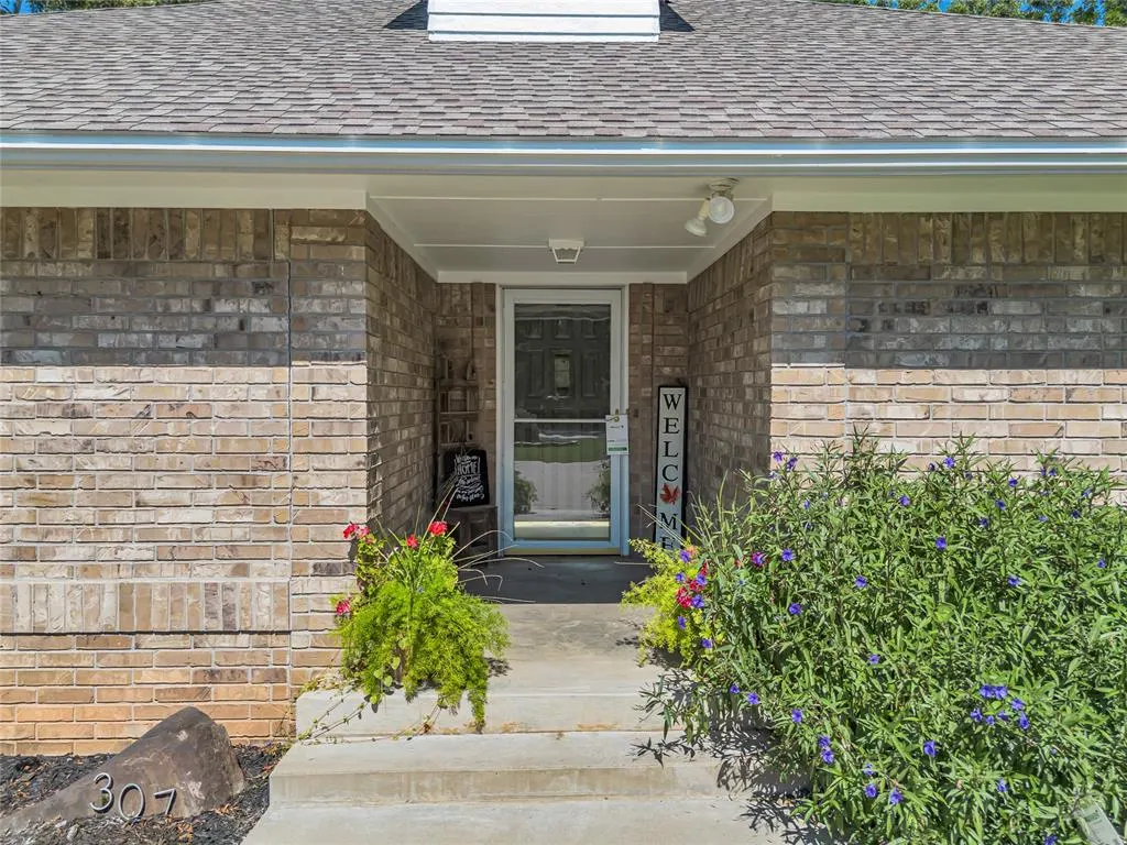 Photo 3 — 307 Bowling Drive, Pauls Valley, OK 73075