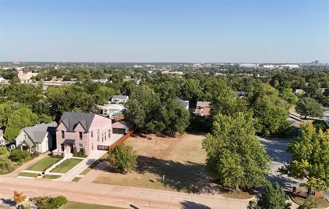 Photo 4 — 813 NW 44th Street, Oklahoma City, OK 73118